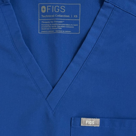FIGS women's Winning Blue Catarina One-Pocket Scrub Top - Size XS - Picture 4 of 4